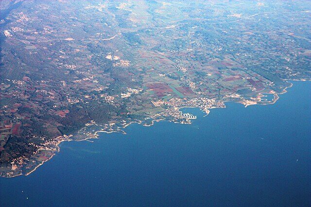 Chorvatský poloostrov Istria patří k vyhledávaným letním letoviskům.