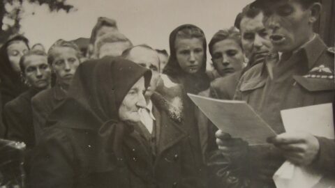 Pavel Hromek 26. 9. 1945 v Likavce u Ružomberku při projevu na pohřbu Františka Bíroše z výsadku Manganese, který byl vyslán na Slovensko a byl 1. 11. 1944 zajat Němci a o den později zastřelen u Detvanských hor.