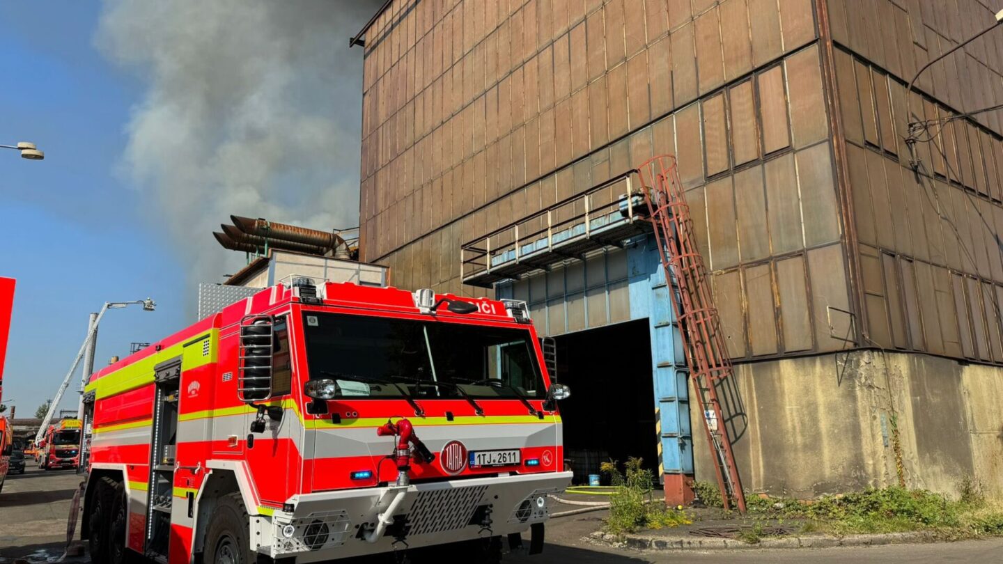 Požár průmyslové haly ve Vítkovicích