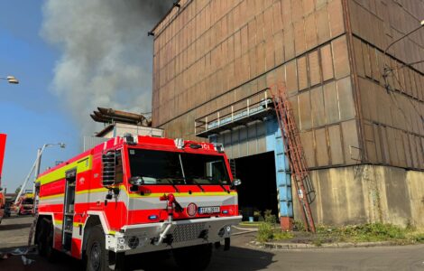 Požár průmyslové haly ve Vítkovicích