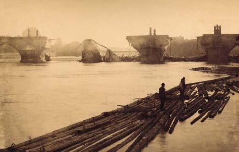 Poničený Karlův most po povodních v roce 1890.