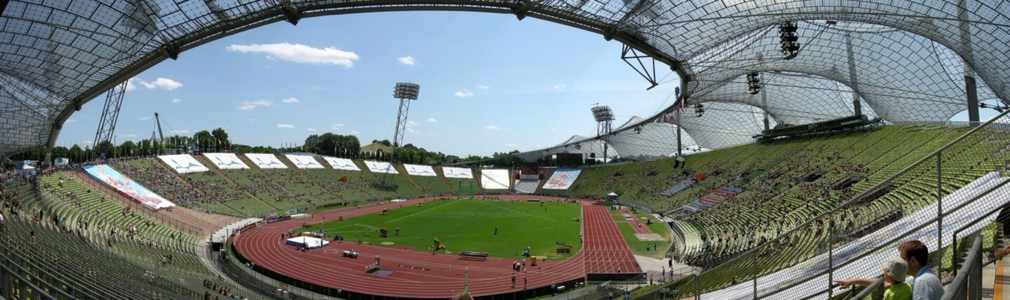 Olympiastadion také hostil významné fotbalové zápasy, včetně mistrovství světa ve fotbale roku 1974 či mistrovství Evropy ve fotbale v roce 1988.