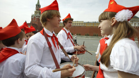 Ruští komunističtí Pionýři na Rudém náměstí v Moskvě (2010).