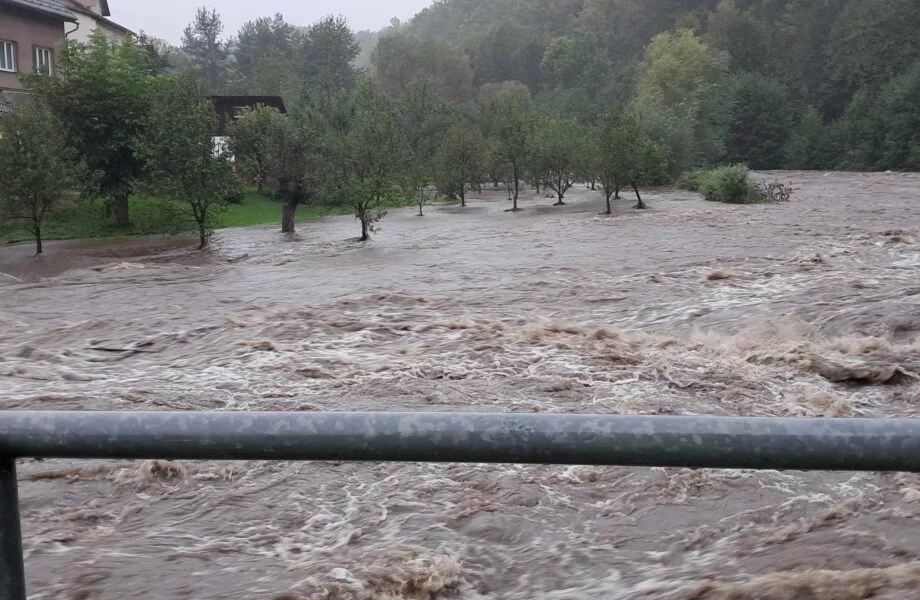 Několik řek na Jesenicku dosáhlo 3. stupně povodňové aktivity