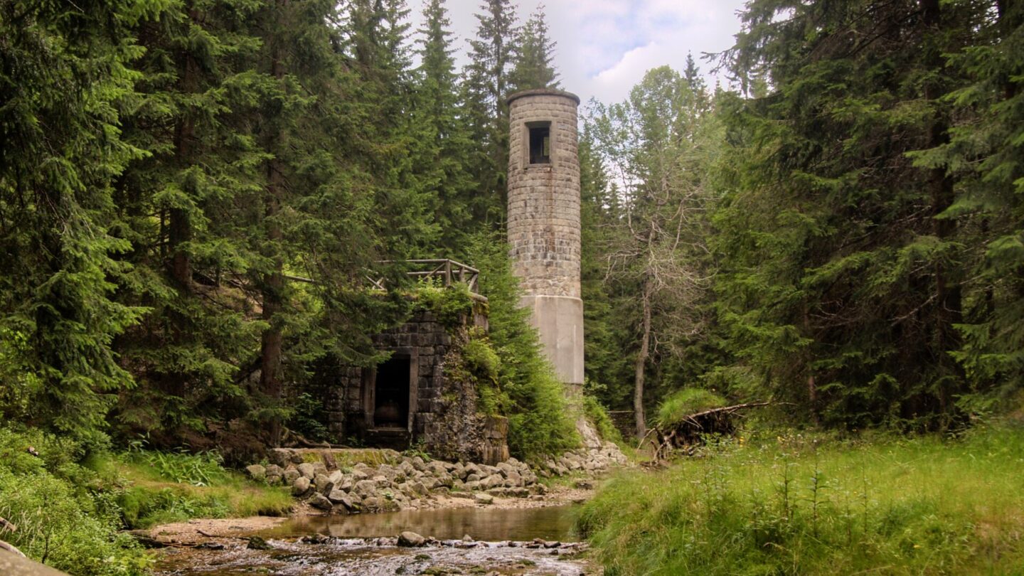 Protržená přehrada na Bílé Desné se stala jednou z nejhorších neštěstí v historii českého vodohospodářství.