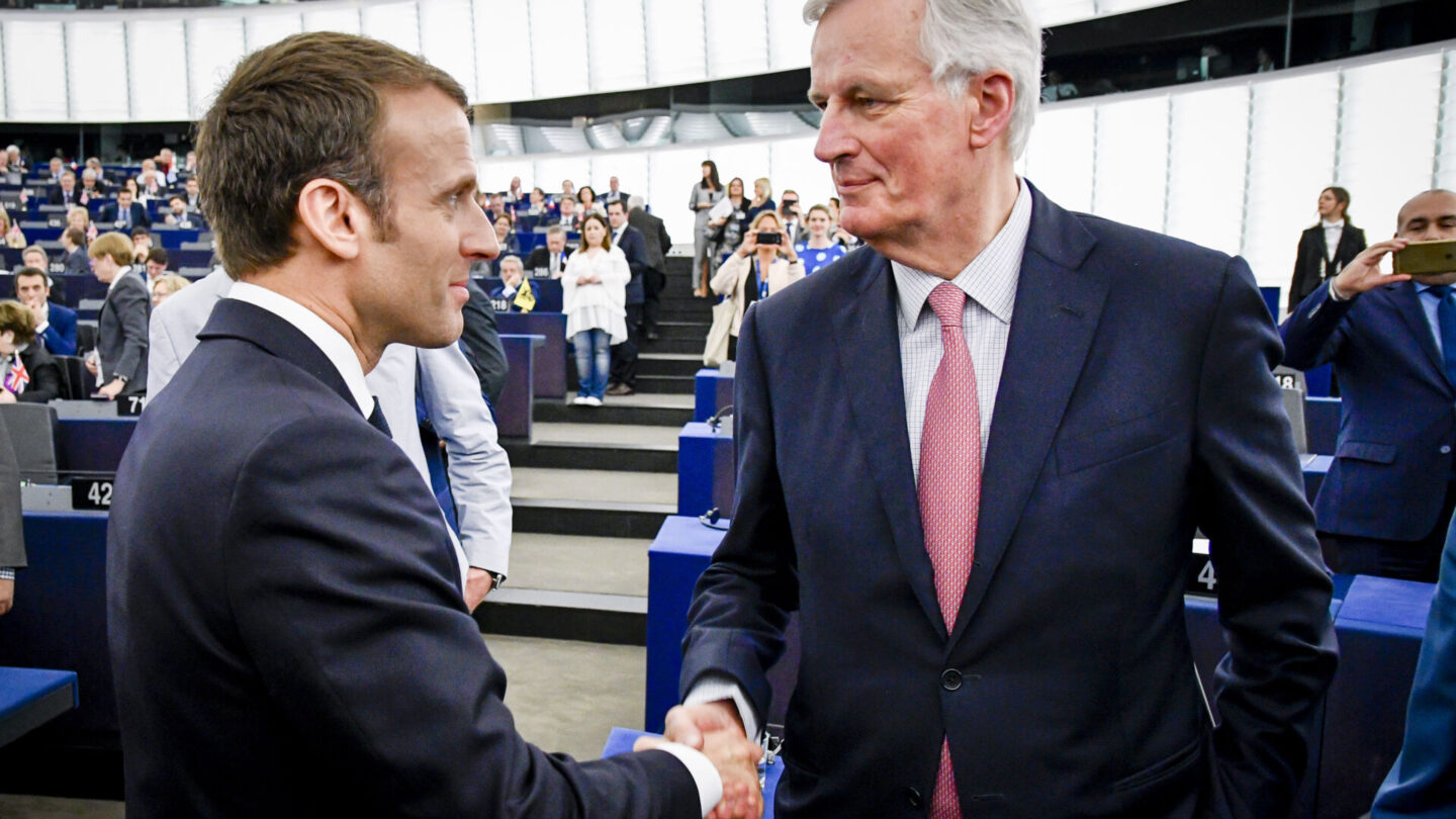 Emmanuel Macron a Michel Barnier 