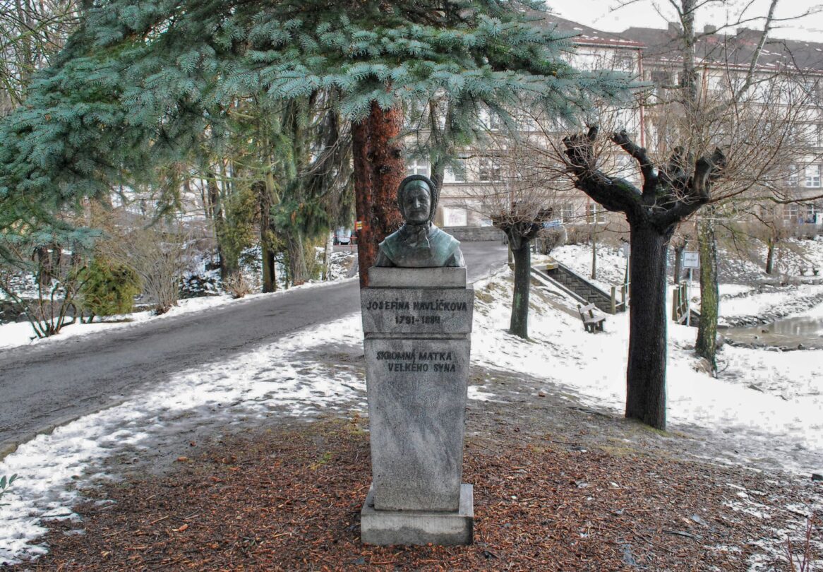 Pomník Zdeňčiny babičky Josefíny v Havlíčkově Brodě.
