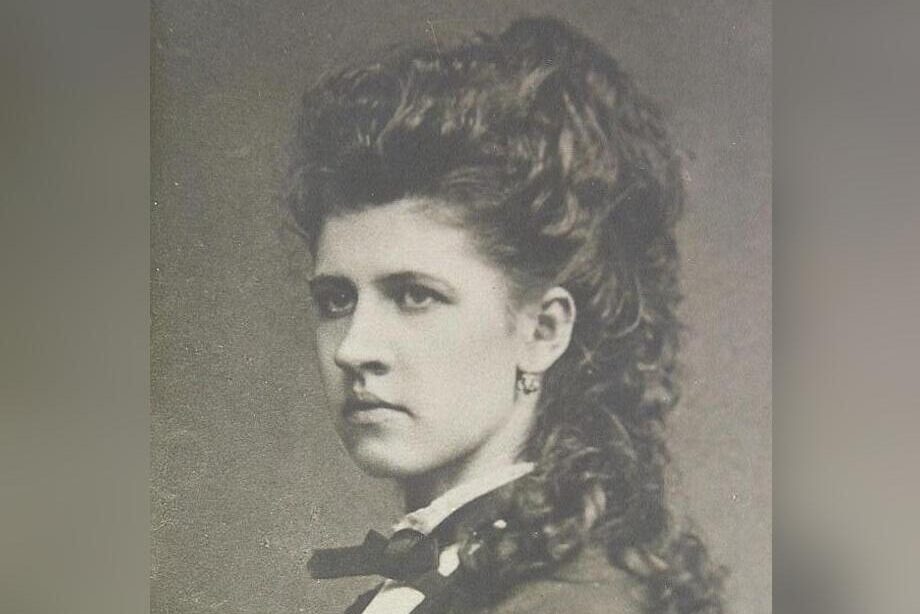 Zdeňka Havlíčková na fotografii z roku 1871, zhruba rok před svou smrtí. 