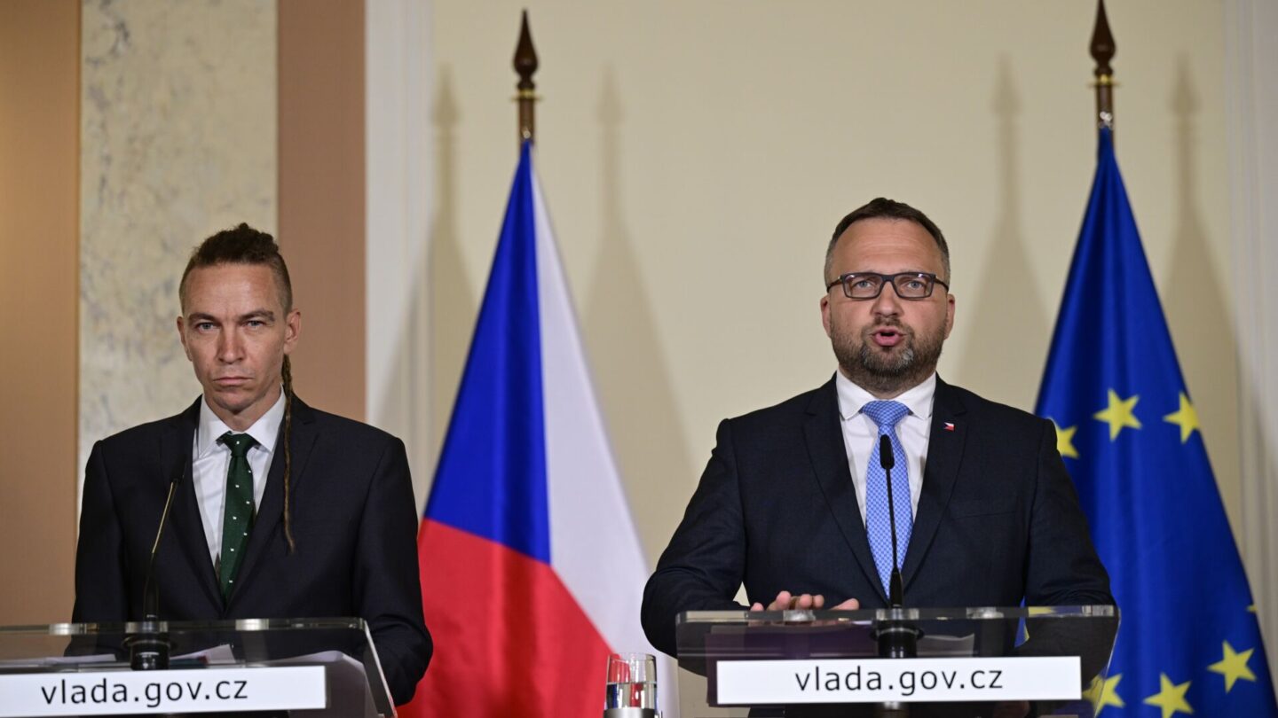 Ivan Bartoš (Piráti) a Marian Jurečka (KDU-ČSL) na tiskové konferenci po schůzi vlády, 3. července 2024