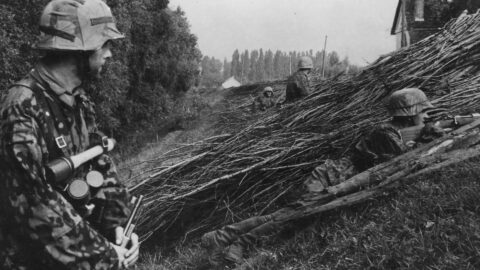 Příslušníci Waffen-SS v boji, ilustrační foto