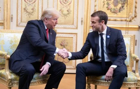 Tehdejší americký prezident Donald Trump s francouzkým prezidentem Emmanuelem Macronem v roce 2018.