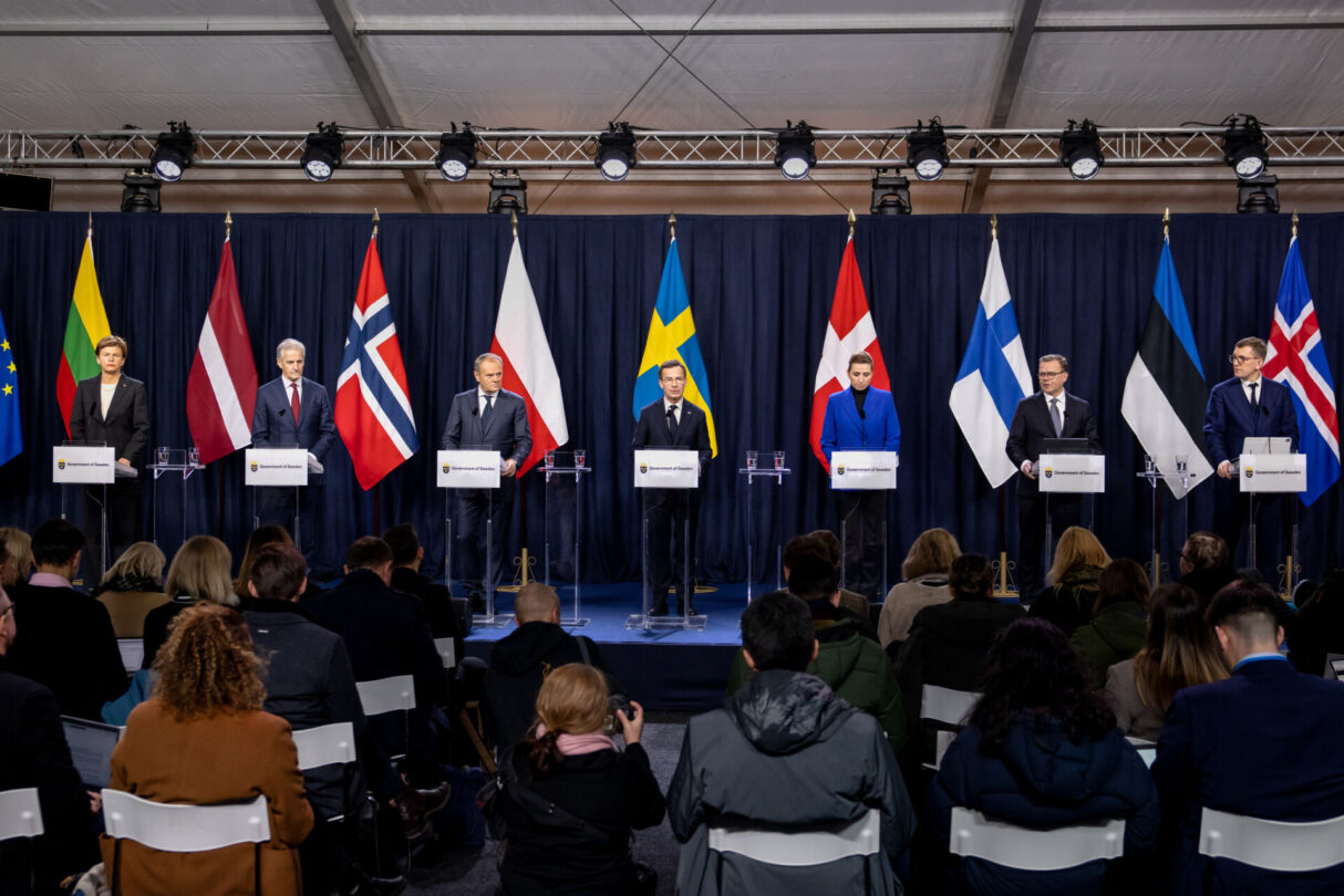 Předsedové vlád Polska, severských a baltských států na tiskové konferenci během summitu ve švédském Harpsundu