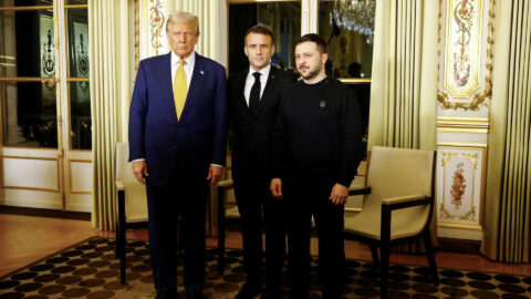 Donald Trump, Emmanuel Macron a Volodymyr Zelenskyj se sešli u příležitosti znovuotevření Notre-Dame