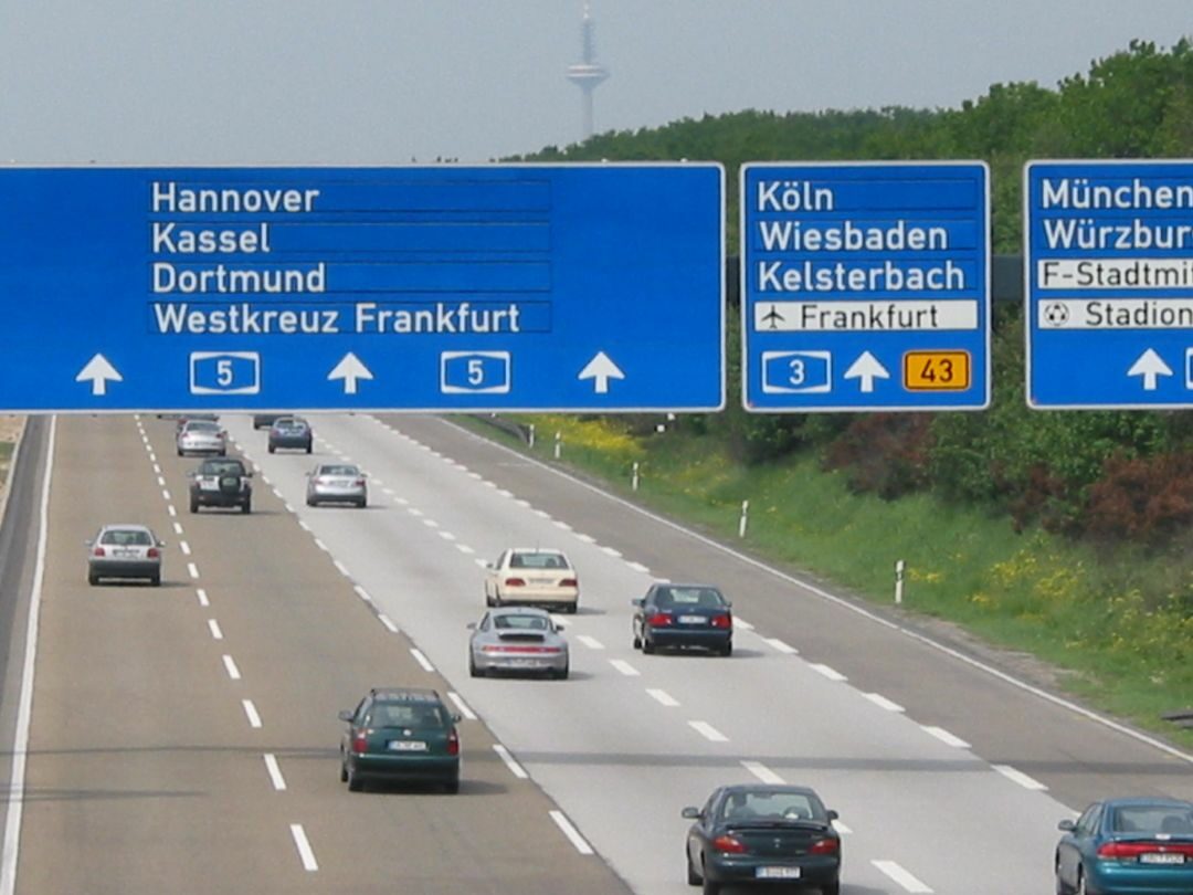 Dálniční síť v Německu o délce zhruba 13.000 kilometrů je druhou největší na světě po USA. 