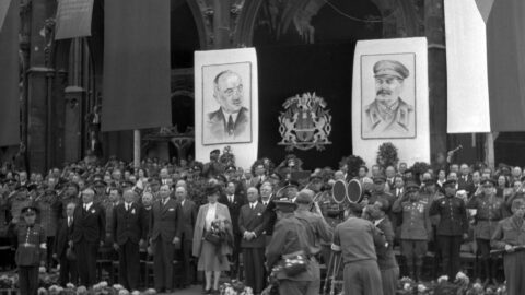 Návrat prezidenta republiky Edvarda Beneše do vlasti a jeho přivítání 
před Staroměstskou radnicí v Praze (16. květen 1945)
