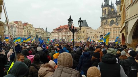 Tisíce lidí přišly do centra Prahy podpořit Ruskem napadenou Ukrajinu.